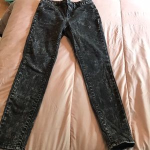 High rise, black and white jegging